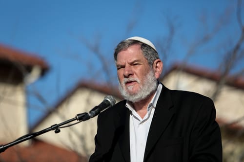 אחרי 31 שנה: הרב אבי גיסר פורש מתפקידו