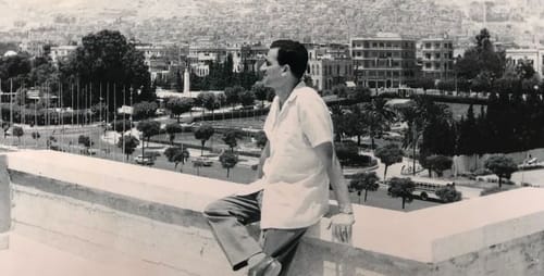 עם השעון: נטפליקס מפיקה סדרה חדשה על אלי כהן