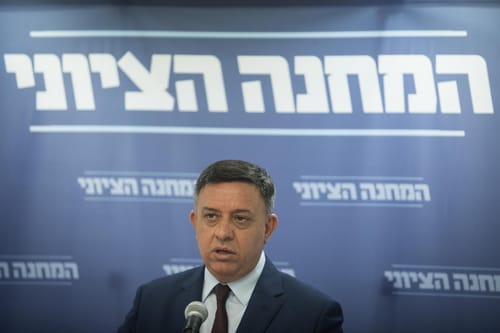 גבאי: "התנהלות הקבינט תוביל למלחמה"