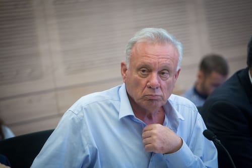 הלם במחנ"צ: ח"כ נגע באופן לא הולם בח"כית וננזף