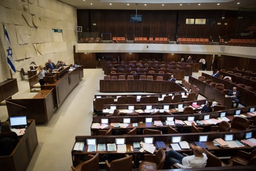 רק 24 ח"כים הגיעו לדיון במחאה על חוק הלאום