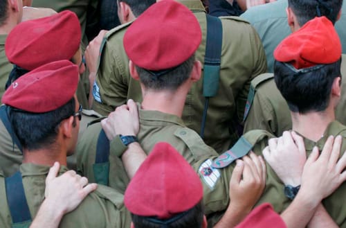 בצה"ל מודים: המפקד אישר לחיילים להפנות את המבט