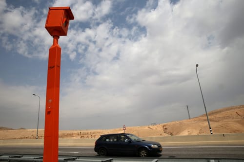 נוסעים מעל המהירות המותרת? השינוי החדש במצלמות שכדאי להכיר