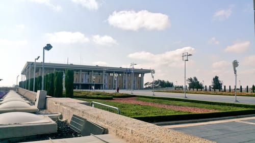 כנסת נכבדה; הכנסת פתחה מושב חורף חמישי, ואחרון?