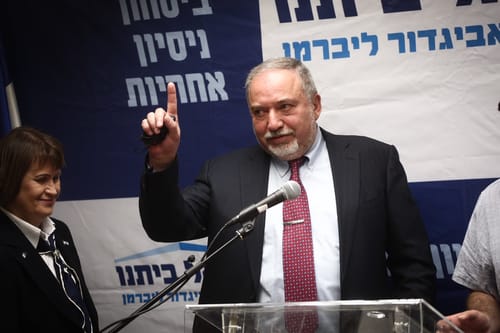 ליברמן האשים• הבית היהודי: "תפסיק להתבכיין"