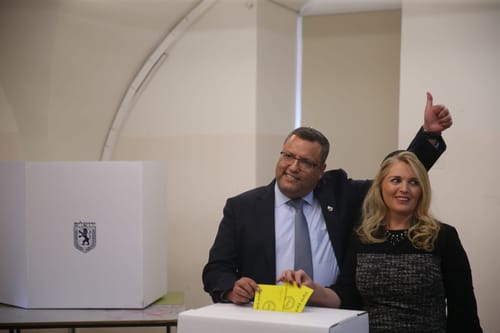 רגע ההכרעה: המועמדים בירושלים הגיעו להצביע