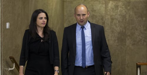 זה לא בנט זה אתם- פרשנות