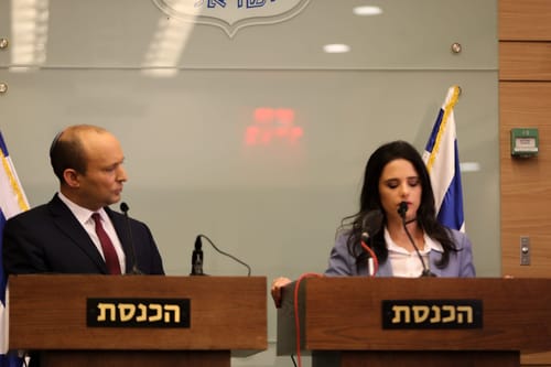 בנט: "אני מעדיף להפסיד לנתניהו מאשר לחמאס"