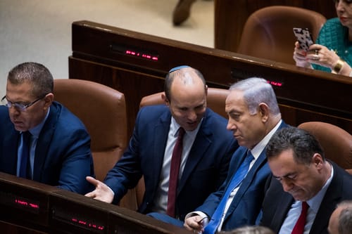 בליכוד מגיבים לבנט: "לא הפסיק להשמיץ את שרה נתניהו"