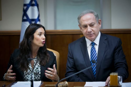 עזריה לסרוגים: "זה לא חוק שמביאים בקואליציית 61"