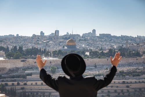להורדה: דעת הרב אליהו בנושא עלייה להר הבית