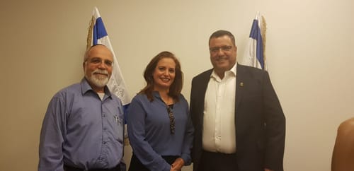 קדנציה ראשונה: נחתם הסכם בין ליאון לחגית משה