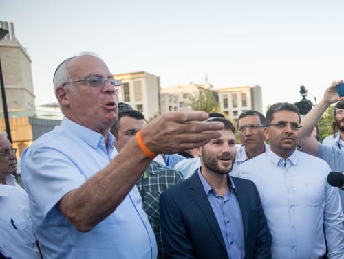 גל טרור: באיחוד הלאומי שוקלים פרישה מהממשלה