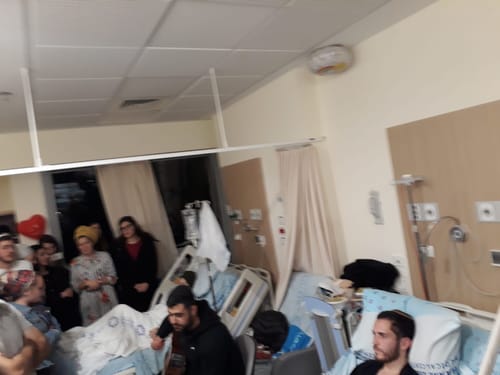 מרגש במיוחד: מלווה מלכה לצד עמיחי ושירה בביה"ח