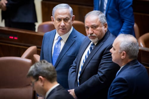 ליברמן לנתניהו: "אין לך קשר לא לימין ולא לשמאל"