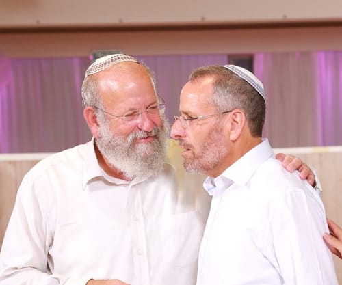 כל אחד בטוח שהרב אלישע היה ה"חבר" הכי טוב שלו