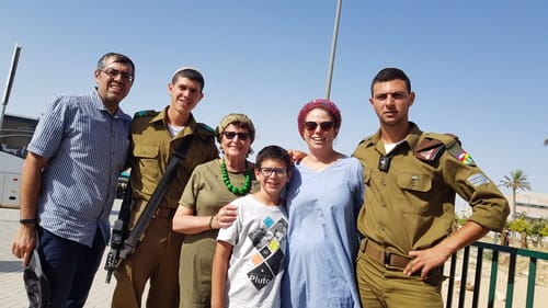 "דמי רותח": מכתב גלוי מאמא דואגת לבני גנץ