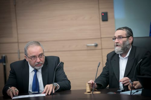 גנץ יחרים את החרדים; דרעי וגפני תקפו, ליברמן: "זה דיל"