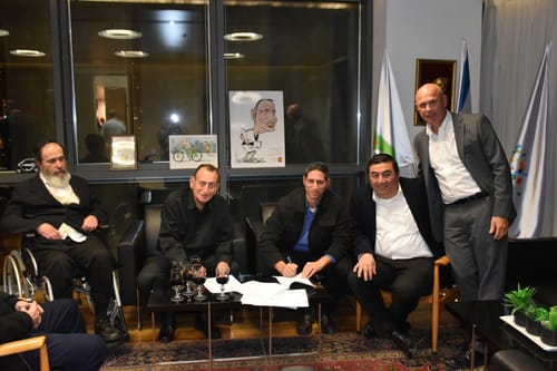 הסכם הבית היהודי בת"א: חצי סגן בשכר ובלי תחב"צ בשבת