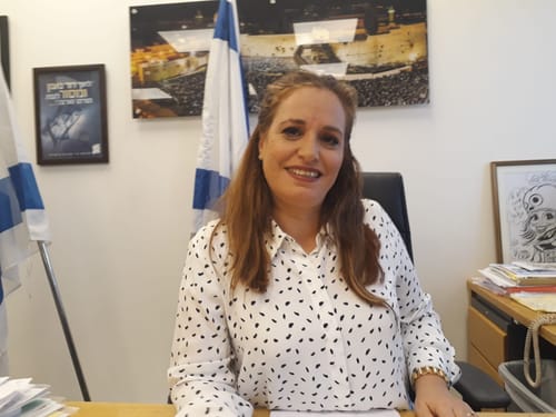 אז מה אם הבטיחה • חגית משה תנהל מו"מ גם עם בנט