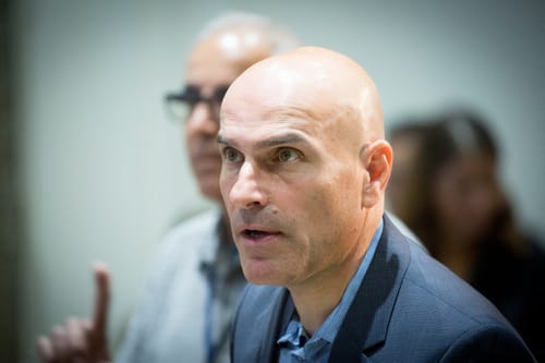 נווה הגיש תלונה במשטרה, הראייה בנייד קבילה?