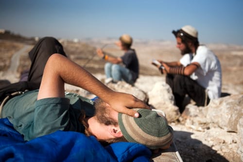 מי שאוהב את נוער הגבעות לא יכול לפרגן להם