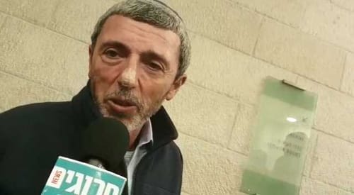 מה הוא עושה? האסטרטגיה הלא ברורה של הרב רפי פרץ