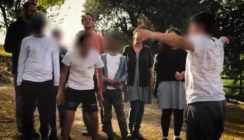 צפו: אורי אנסבכר הי"ד שרה "להיות עם חופשי בארצנו"