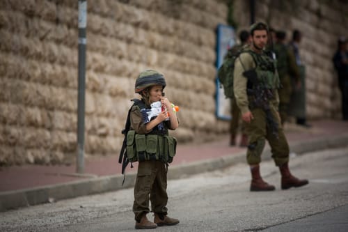 מותר להתחפש לחייל? ולאישה? שו"ת תחפושות