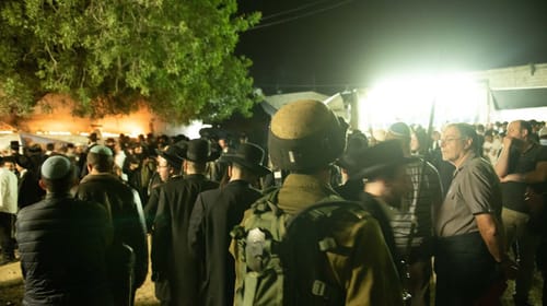 אלפים בהילולת יהושע בן נון בשומרון