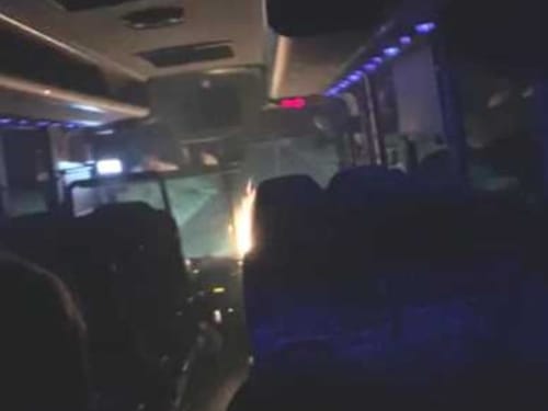 בקבוק תבערה על האוטבוס; רגעי החרדה של הבנות. צפו