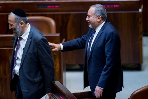 דרעי הבוקר, ליברמן בערב: פגישות מכריעות עם נתניהו