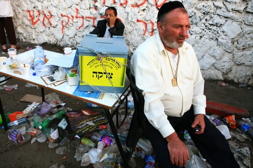 כל שקית וכוס זרוקה במירון היא עדות לקדושת ישראל