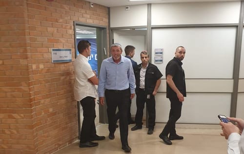 הרב פרץ במאמצים להביא לפגישה בין נתניהו לליברמן