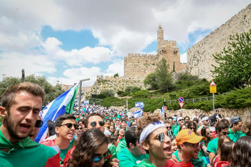 מספיק לציין בעיות בירושלים/ תנו לעיר לחגוג!