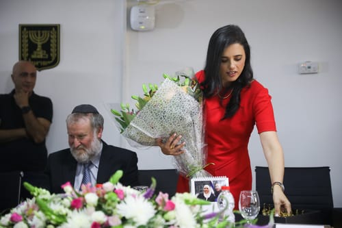 שקד נפרדת ממשרד משפטים: "עוד אשוב לכאן"