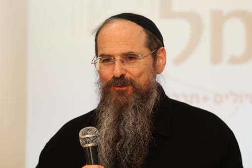 פרשת הרב טל: כללי צניעות נוקשים הם לא הפתרון היחיד