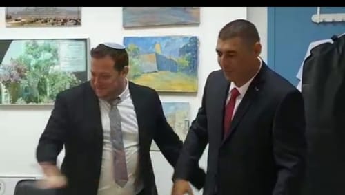 "לצערי יש אצלכם שתומכים במנהיגים מושחתים אצלנו"