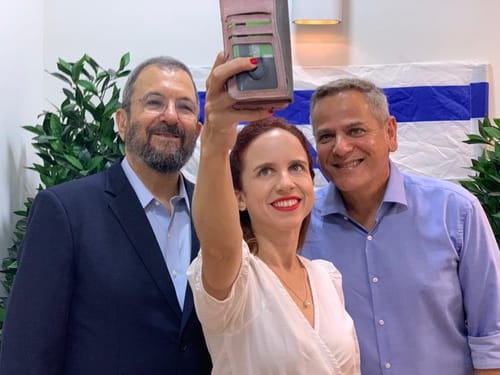 סתיו שפיר ערקה מהעבודה, איחוד בין מרצ ואהוד ברק