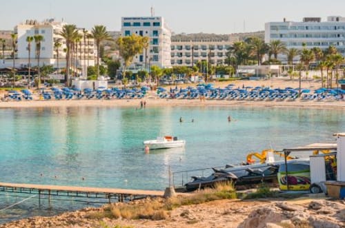 פרשת האונס בקפריסין: אל תאשימו רק את התיירת