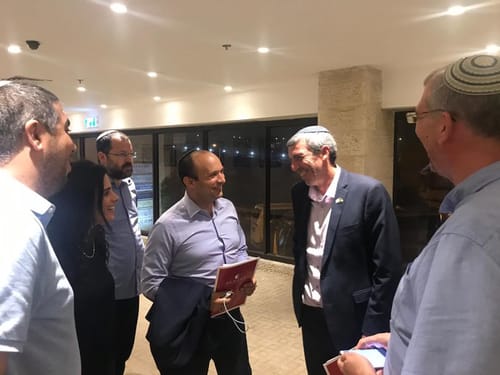 תצא בשורת האיחוד? צוותי הימין נפגשים להמשך מו"מ