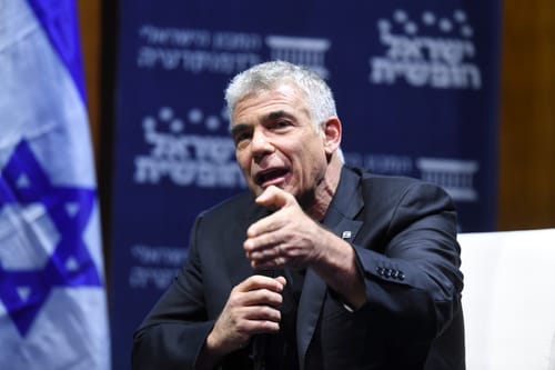 לפיד: "טעות קשה של נתניהו, רוח גבית ל-BDS"