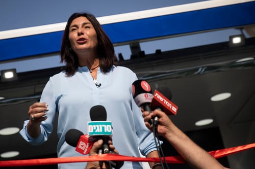 רגב לגנץ: "כדאי לך להחליף את החקירות באינסטלטור"