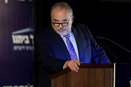 ישראל ביתנו חתמה הסכם עודפים עם כחול לבן