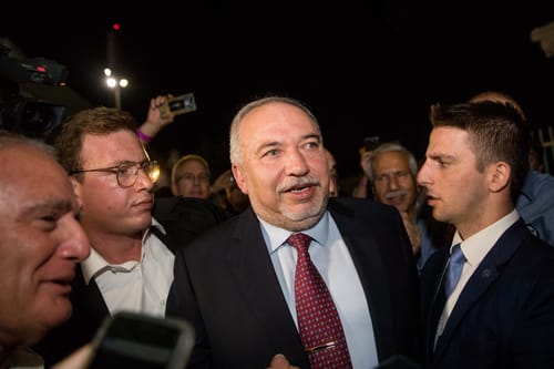 ליברמן: "לא נשב עם הערבים, גם ביקום מקביל"