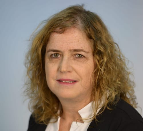 טסה לחו"ל: התובעת בתיקי נתניהו נעדרת מהשימוע