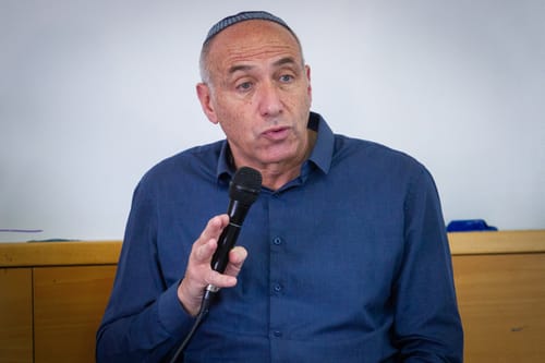 יוגב לסרוגים: "אין יחסים עכורים, המהלכים ענייניים"