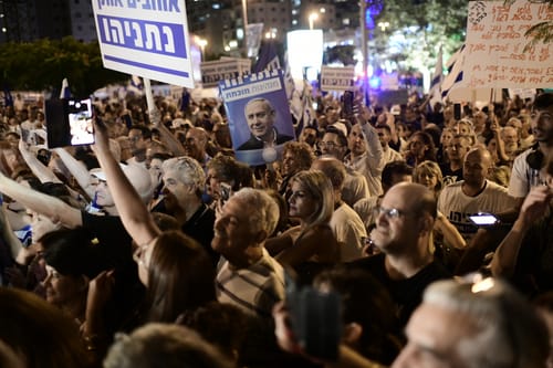"מצילים את הדמוקרטיה": הפגנת הימין נגד מנדלבליט