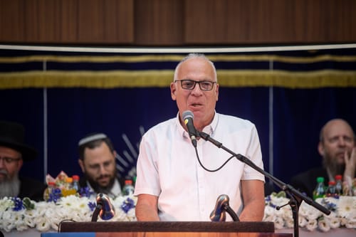 מה הביא לצעד המפתיע? הסיבות להתפטרות אורי אריאל