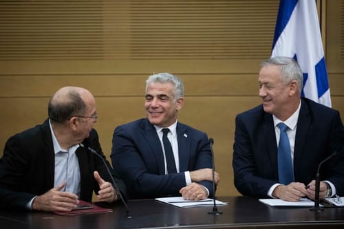 עזבו את נתניהו: ראשי כחול לבן יכריעו במתווה בנשיא